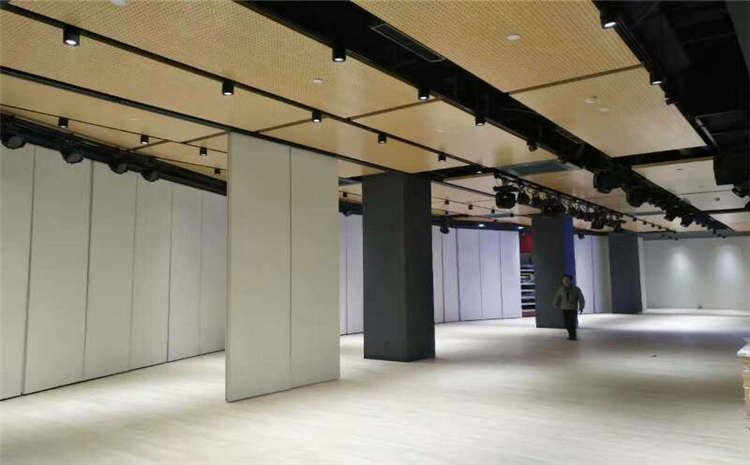 22厚實木運動地板造價是的多少？