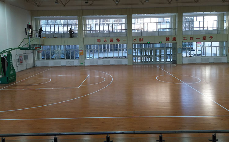 體育木地板出現污漬怎么更好的處理?