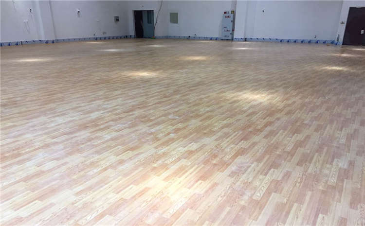 楓樺木體育木地板廠家報價